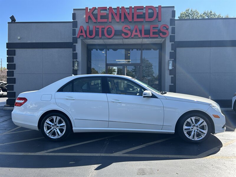 2011 Mercedes-Benz E 350 Luxury 4MATIC   - Photo 1 - Fairview Heights, IL 62208