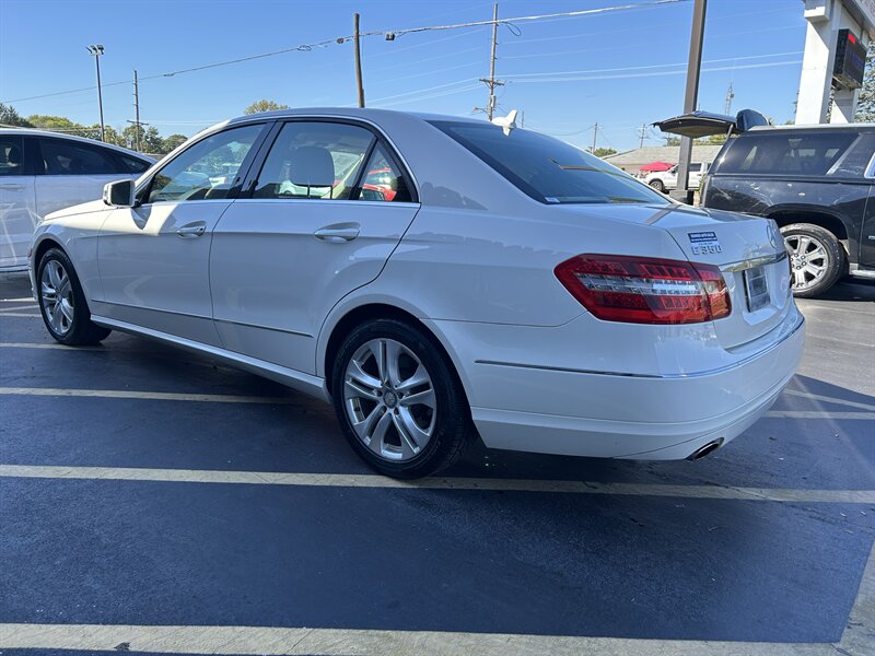 2011 Mercedes-Benz E 350 Luxury 4MATIC - Photo 5 - Fairview Heights, IL 62208