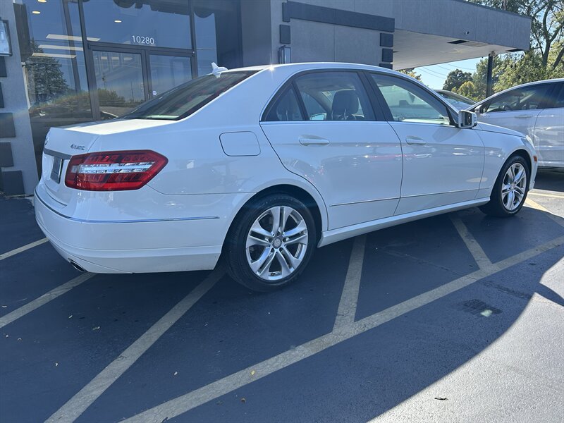 2011 Mercedes-Benz E 350 Luxury 4MATIC - Photo 4 - Fairview Heights, IL 62208
