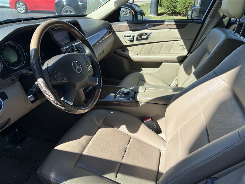2011 Mercedes-Benz E 350 Luxury 4MATIC - Photo 8 - Fairview Heights, IL 62208