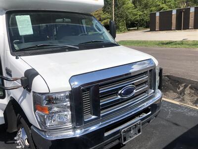 2013 Ford ECONOLINE BUS   - Photo 1 - Belleville, IL 62226