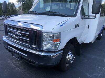 2013 Ford ECONOLINE BUS   - Photo 2 - Belleville, IL 62226