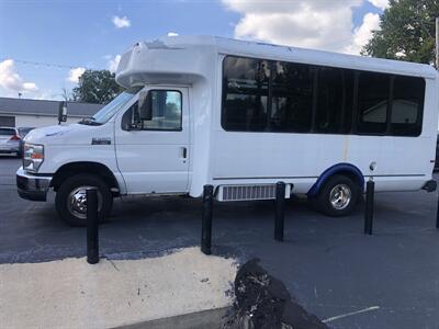 2013 Ford ECONOLINE BUS   - Photo 4 - Belleville, IL 62226