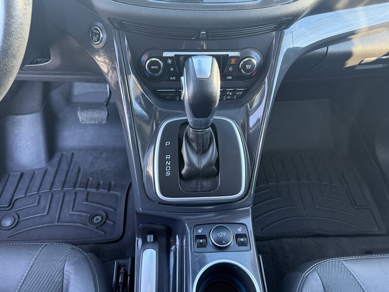 2013 Ford Escape Titanium - Photo 14 - Cahokia, IL 62206