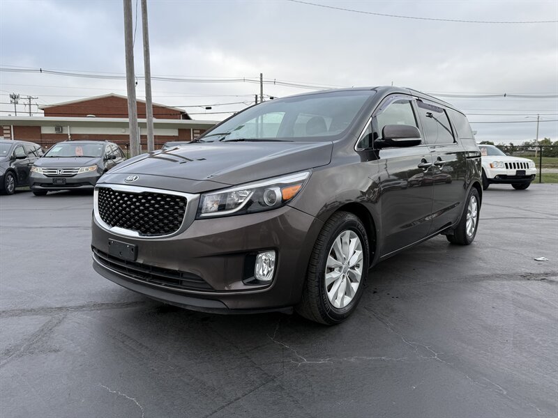 2016 Kia Sedona EX - Photo 1 - Cahokia, IL 62206
