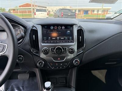 2018 Chevrolet Cruze LT Auto   - Photo 13 - Cahokia, IL 62206