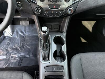 2018 Chevrolet Cruze LT Auto   - Photo 14 - Cahokia, IL 62206