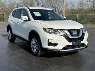 2017 Nissan Rogue SV   - Photo 2 - Cahokia, IL 62206