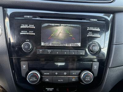 2017 Nissan Rogue SV   - Photo 13 - Cahokia, IL 62206