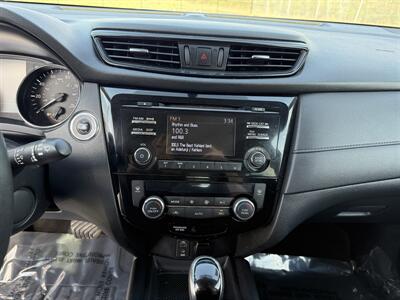 2017 Nissan Rogue SV   - Photo 12 - Cahokia, IL 62206