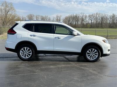 2017 Nissan Rogue SV   - Photo 3 - Cahokia, IL 62206