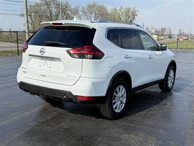 2017 Nissan Rogue SV   - Photo 7 - Cahokia, IL 62206