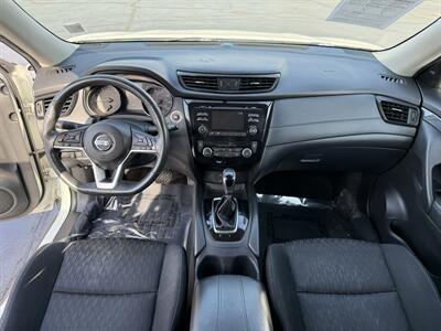 2017 Nissan Rogue SV   - Photo 10 - Cahokia, IL 62206