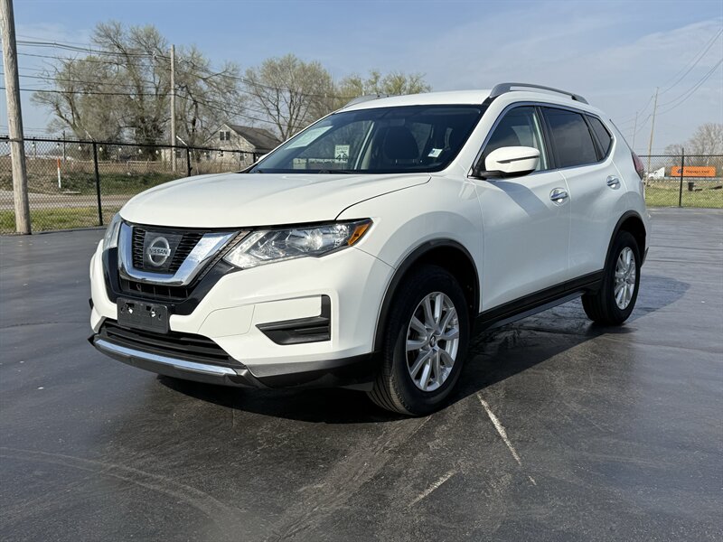 2017 Nissan Rogue SV   - Photo 1 - Cahokia, IL 62206