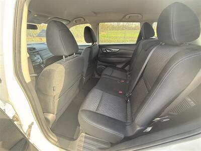 2017 Nissan Rogue SV   - Photo 9 - Cahokia, IL 62206