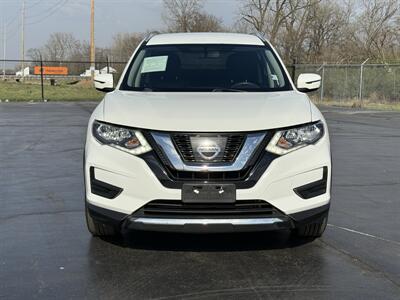 2017 Nissan Rogue SV   - Photo 1 - Cahokia, IL 62206