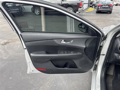 2021 Kia Forte LXS   - Photo 12 - Millstadt, IL 62260