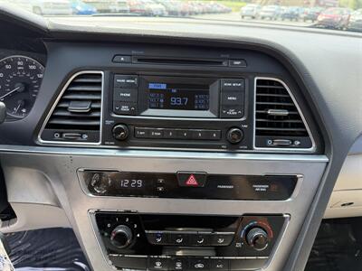 2017 Hyundai SONATA SE   - Photo 13 - Cahokia, IL 62206