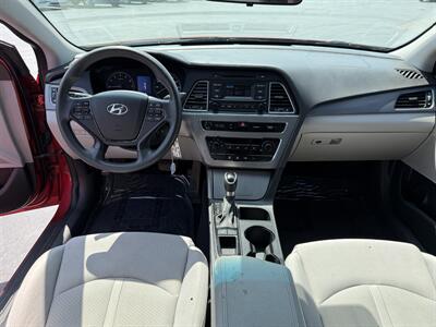 2017 Hyundai SONATA SE   - Photo 11 - Cahokia, IL 62206