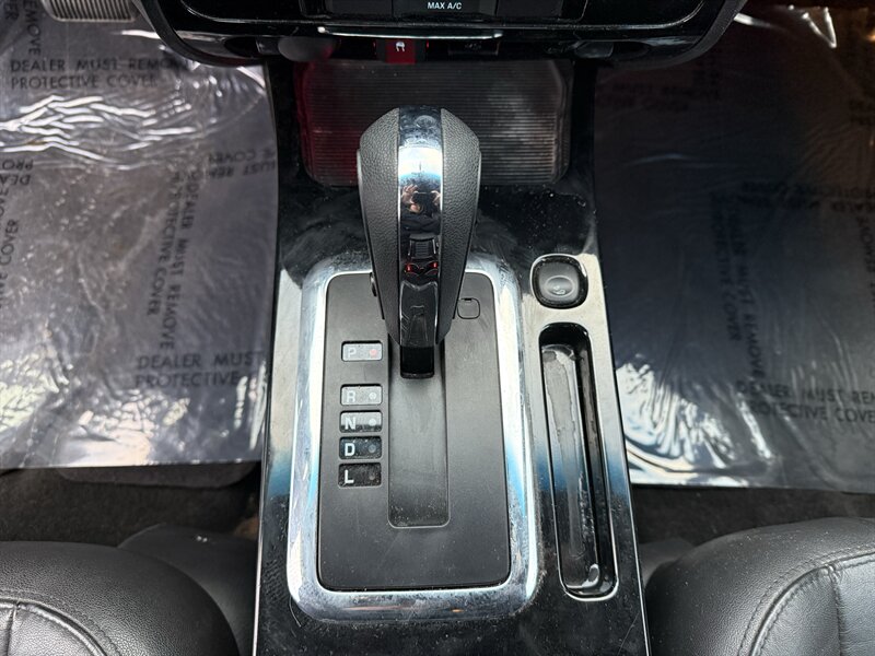 2010 Ford Escape Limited - Photo 15 - Cahokia, IL 62206