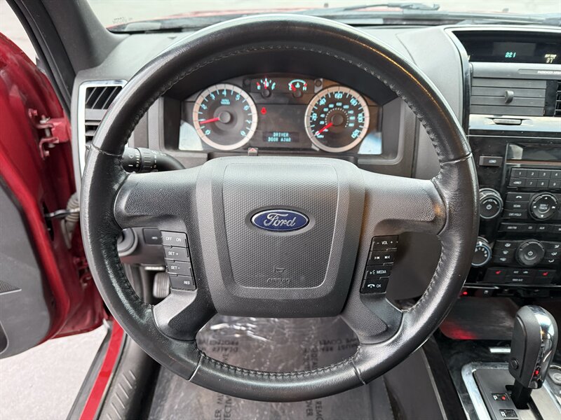 2010 Ford Escape Limited - Photo 13 - Cahokia, IL 62206