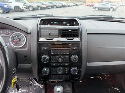 2010 Ford Escape Limited - Photo 14 - Cahokia, IL 62206