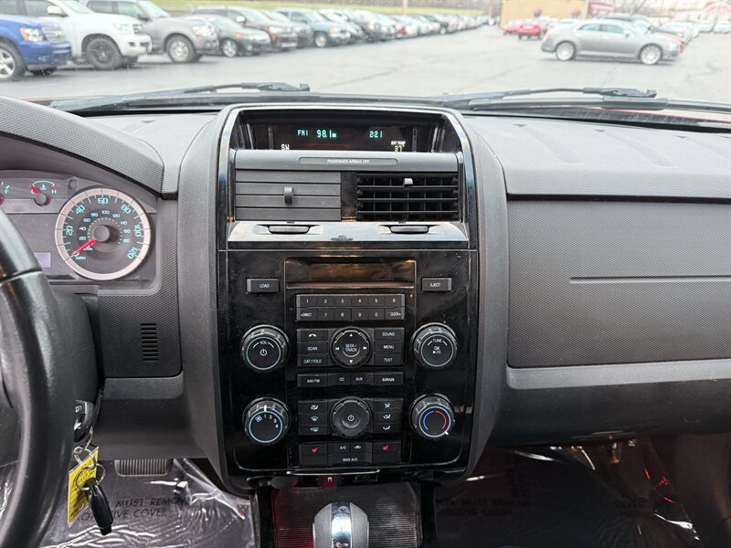 2010 Ford Escape Limited - Photo 14 - Cahokia, IL 62206