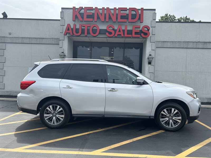 2018 Nissan Pathfinder S   - Photo 1 - Fairview Heights, IL 62208