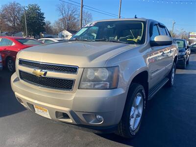 2008 Chevrolet Avalanche LT   - Photo 2 - Belleville, IL 62226