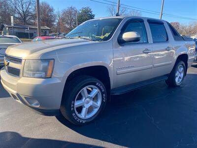 2008 Chevrolet Avalanche LT   - Photo 3 - Belleville, IL 62226