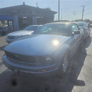 2007 Ford Mustang V6 Deluxe   - Photo 1 - Belleville, IL 62223