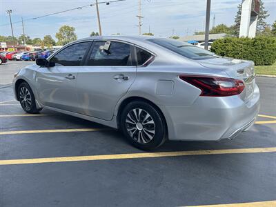 2017 Nissan Altima 2.5   - Photo 5 - Fairview Heights, IL 62208
