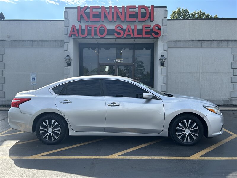 2017 Nissan Altima 2.5   - Photo 1 - Fairview Heights, IL 62208