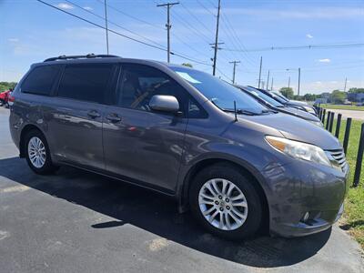 2011 Toyota Sienna XLE 8-Passenger   - Photo 1 - Belleville, IL 62223