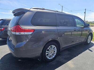 2011 Toyota Sienna XLE 8-Passenger   - Photo 2 - Belleville, IL 62223