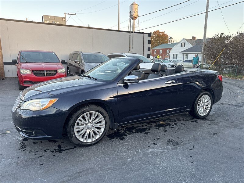 2011 Chrysler 200 Limited's photo