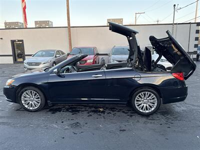 2011 Chrysler 200 Series Limited Hardtop Convertible   - Photo 18 - Millstadt, IL 62260