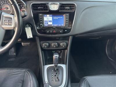 2011 Chrysler 200 Series Limited Hardtop Convertible   - Photo 11 - Millstadt, IL 62260