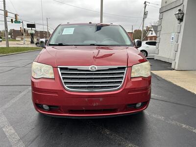 2010 Chrysler Town & Country Touring   - Photo 5 - Fairview Heights, IL 62208