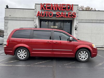 2010 Chrysler Town & Country Touring   - Photo 1 - Fairview Heights, IL 62208