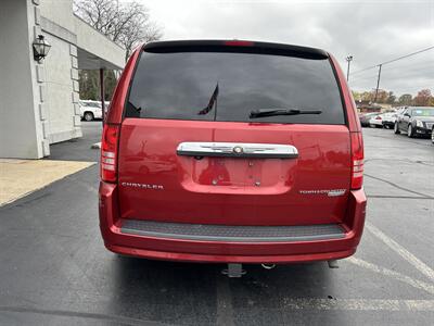 2010 Chrysler Town & Country Touring   - Photo 6 - Fairview Heights, IL 62208