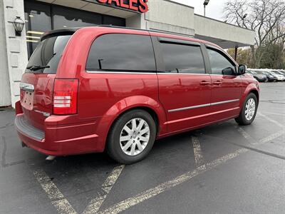 2010 Chrysler Town & Country Touring   - Photo 4 - Fairview Heights, IL 62208