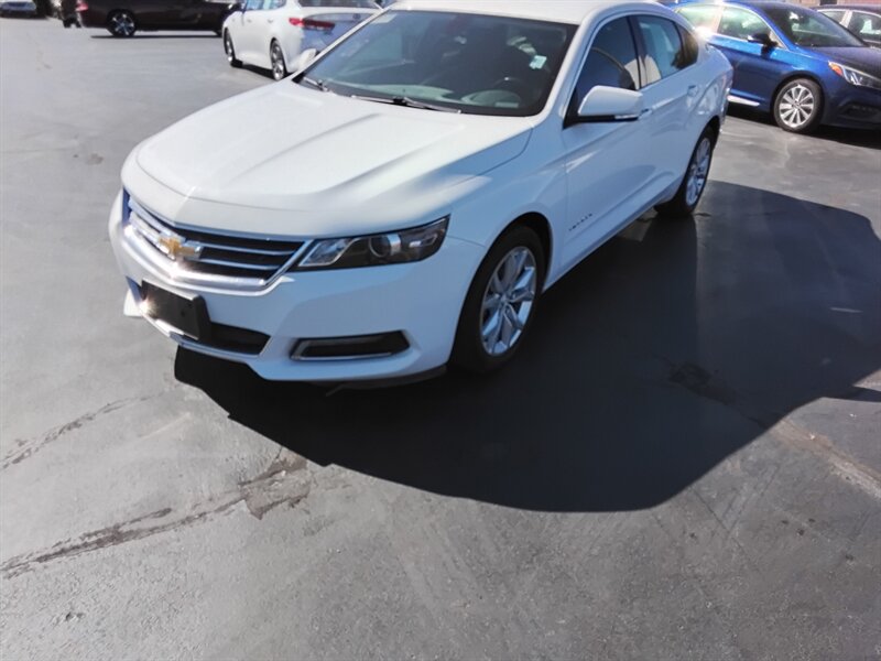 2018 Chevrolet Impala LT   - Photo 1 - Cahokia, IL 62206