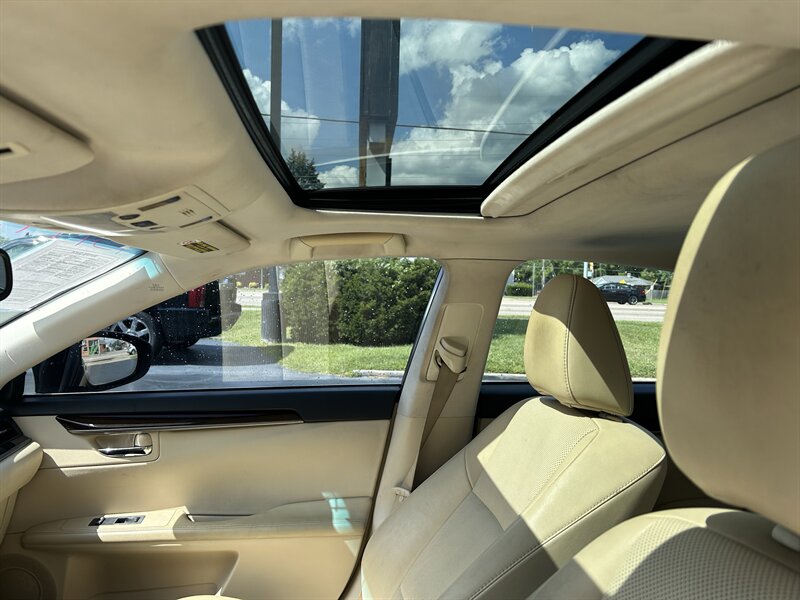 2014 Lexus ES - Photo 8 - Fairview Heights, IL 62208