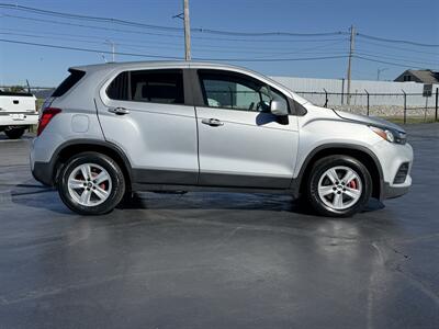 2020 Chevrolet Trax LS - Photo 4 - Cahokia, IL 62206