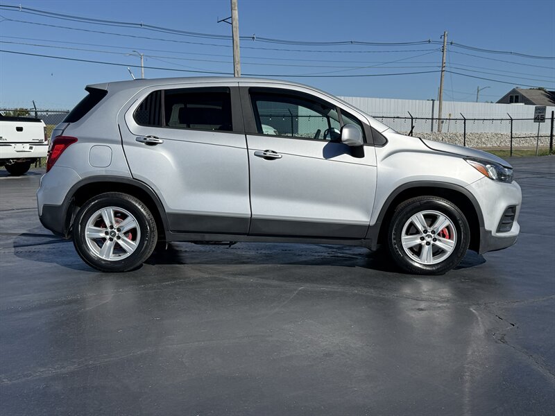 2020 Chevrolet Trax LS - Photo 5 - Cahokia, IL 62206