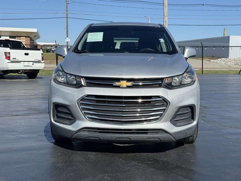 2020 Chevrolet Trax LS - Photo 2 - Cahokia, IL 62206