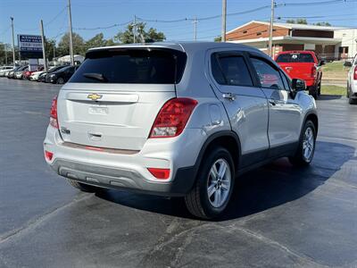 2020 Chevrolet Trax LS - Photo 7 - Cahokia, IL 62206