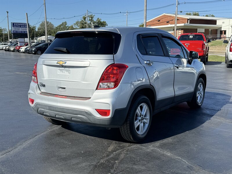 2020 Chevrolet Trax LS - Photo 8 - Cahokia, IL 62206