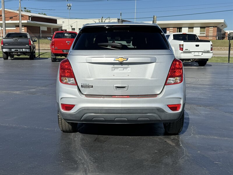 2020 Chevrolet Trax LS - Photo 7 - Cahokia, IL 62206